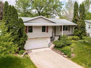 127 Glenn Dr, Iowa City, IA 52245
