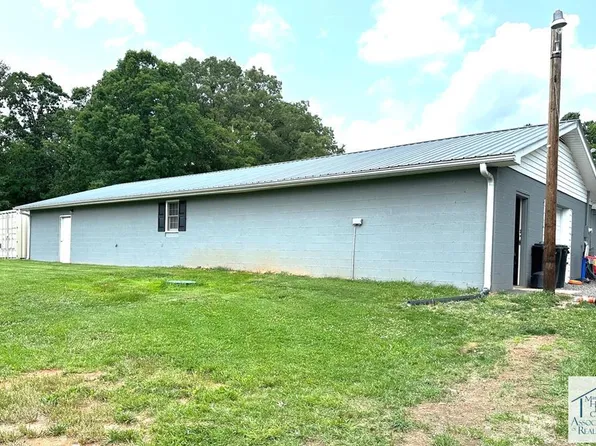 175 Marigold Ln, Ararat, VA 24053