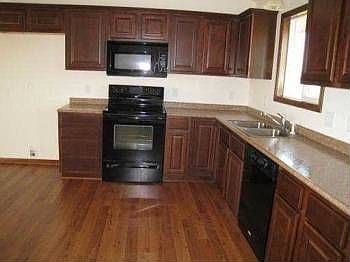 5th image of 701 SE Cleveland Ave