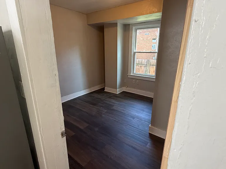 212 Owens St — Photo 8