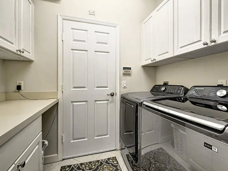 7602 Greenbrier Cir — Photo 24