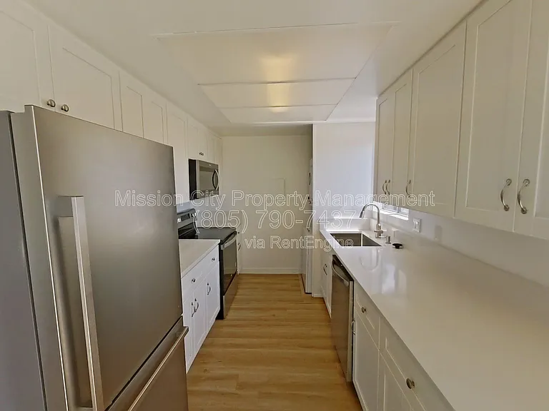 1767 Grand Ave #B — Photo 1