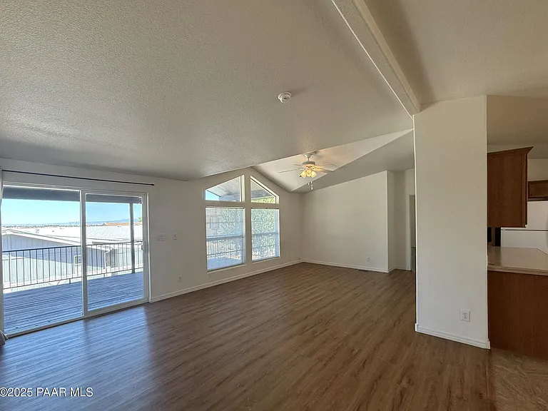 1116 Samantha St — Photo 13