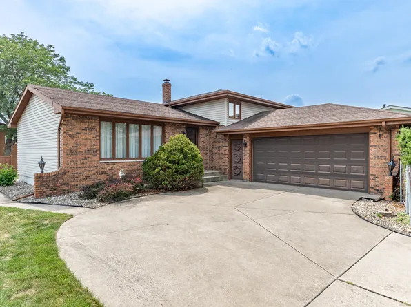 939 Devonshire Ln, Dyer, IN 46311