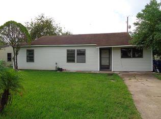 811 W 11th St, Freeport, TX 77541