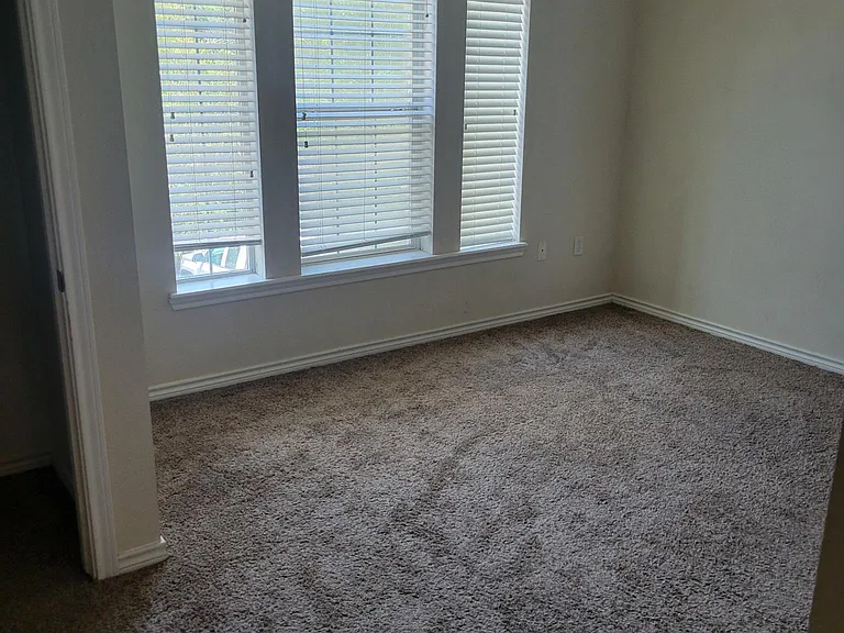 2327 Cornell Dr — Photo 8