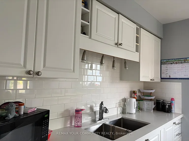 17 Daphne Cres — Photo 9