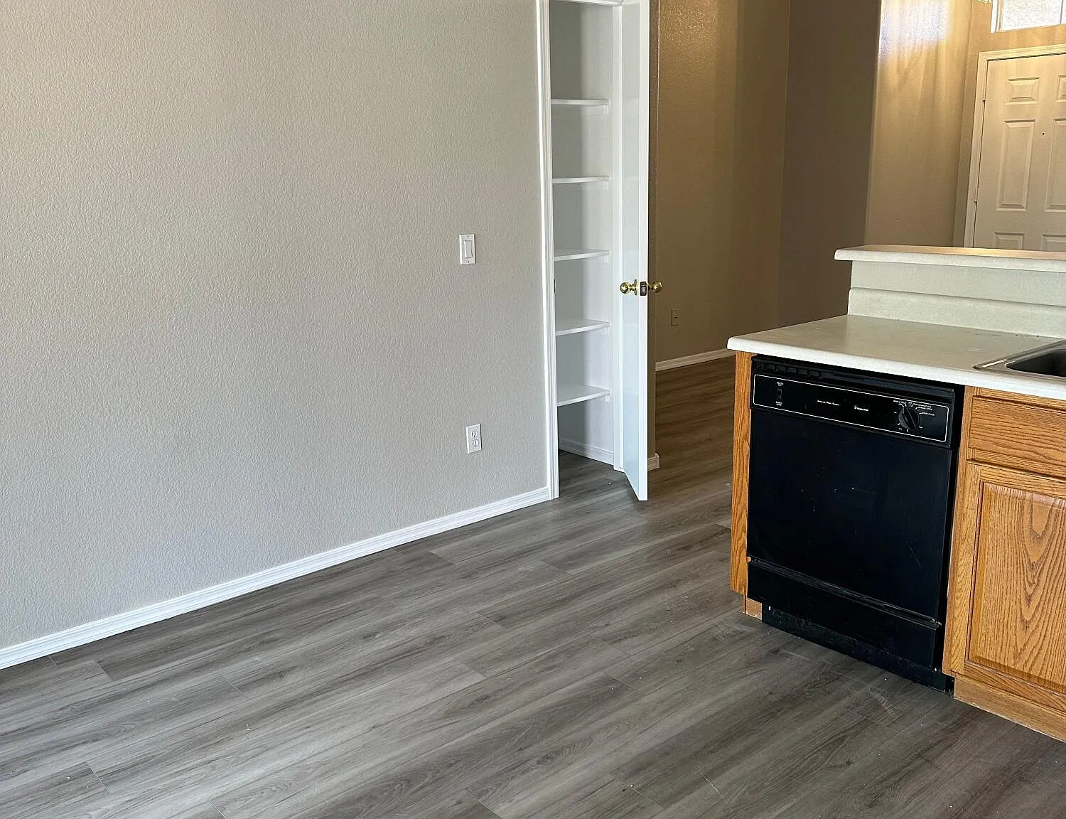 3 bed, 2.0 bath, 1127 sqft, $1,850 — Photo 4