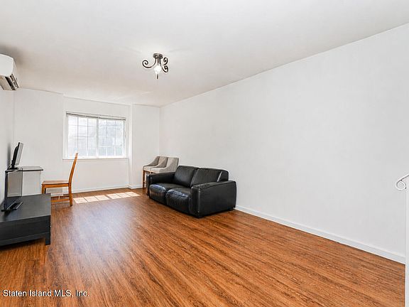 3rd image of 473 Clifton Ave