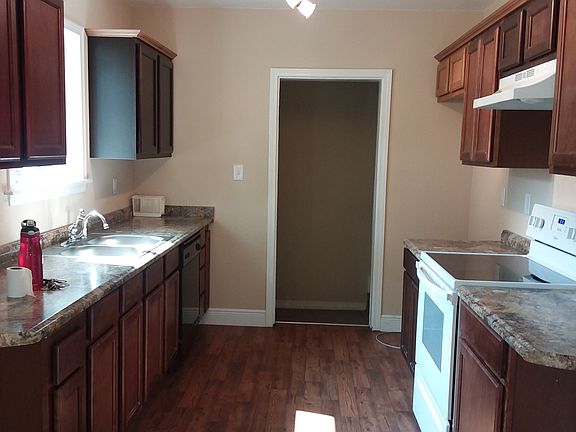 5th image of 1321 W Lloyd St