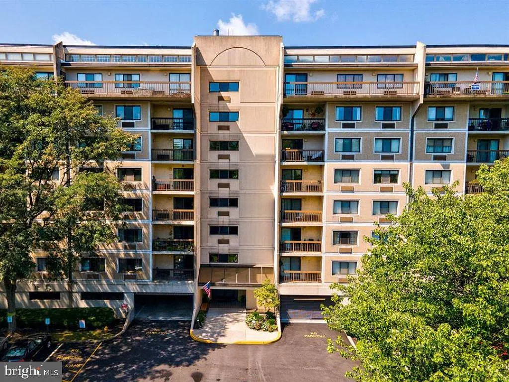 2 bed, 2.0 bath, 1083 sqft, $2,400 — Photo 1
