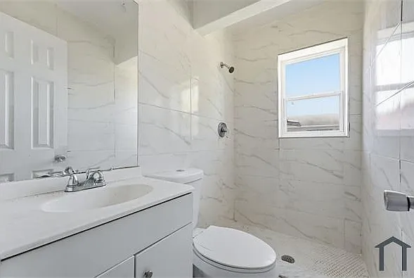 Studio, 300 sqft, $999 — Photo 4
