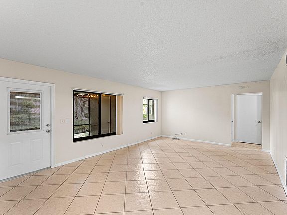 5th image of 509 Shady Pine Way #C1