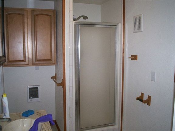 3rd image of 91 E Wood Ln
