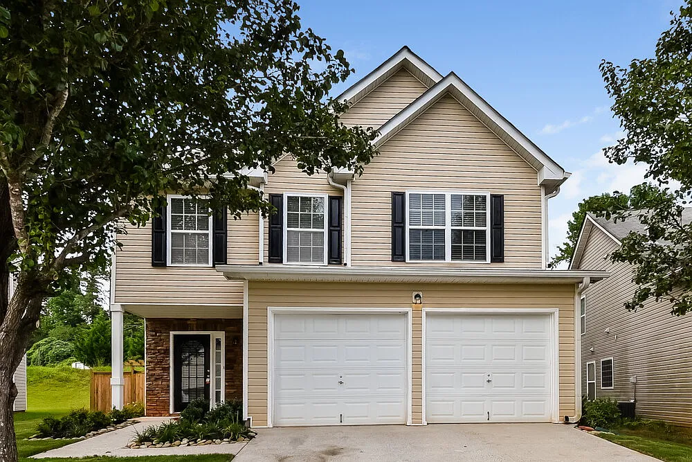 3 bed, 2.5 bath, 2197 sqft, $1,910 — Photo 1