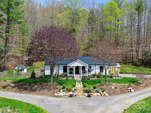 2888 Double Island Rd, Green Mountain, NC 28740