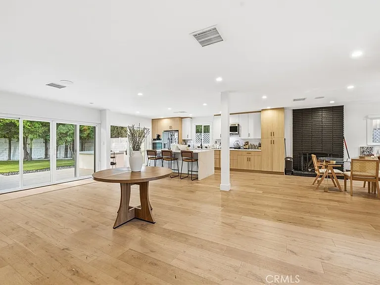 13135 Chandler Blvd — Photo 15