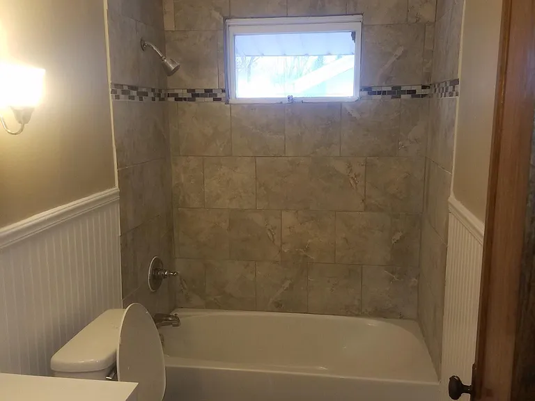 922 11th St NE — Photo 10