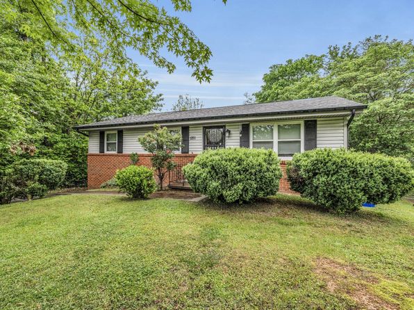 1211 Crest Dr SE, Cleveland, TN 37311