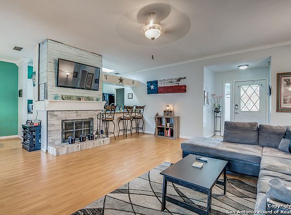 3rd image of 5407 Chestnut View Dr