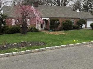 21 Kingwood Dr, Little Falls, NJ 07424