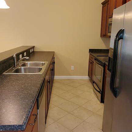 4th image of 3333 Ellsworth Dr