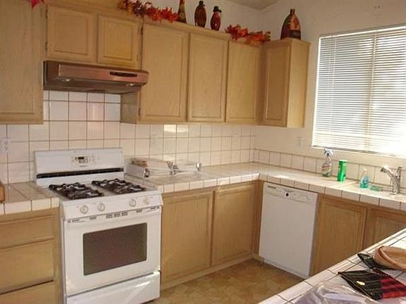 3rd image of 281 Union St