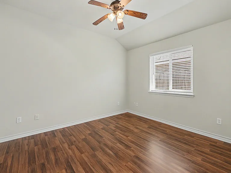 1111 Meadowbrook Dr — Photo 24