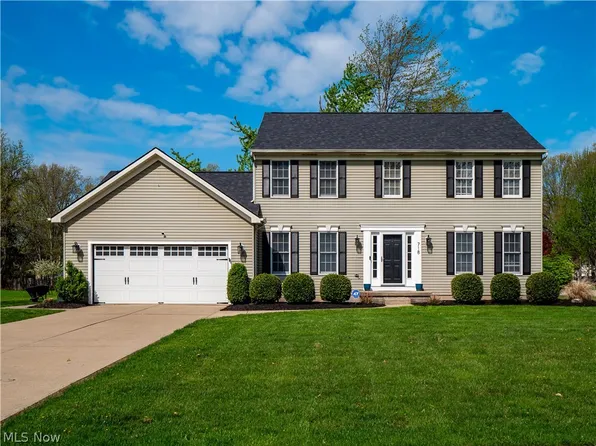 718 Wedgewood Dr, Avon Lake, OH 44012