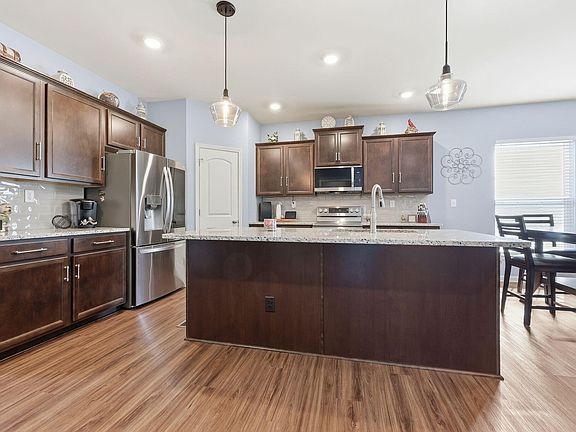 4th image of 104 Galway Ln
