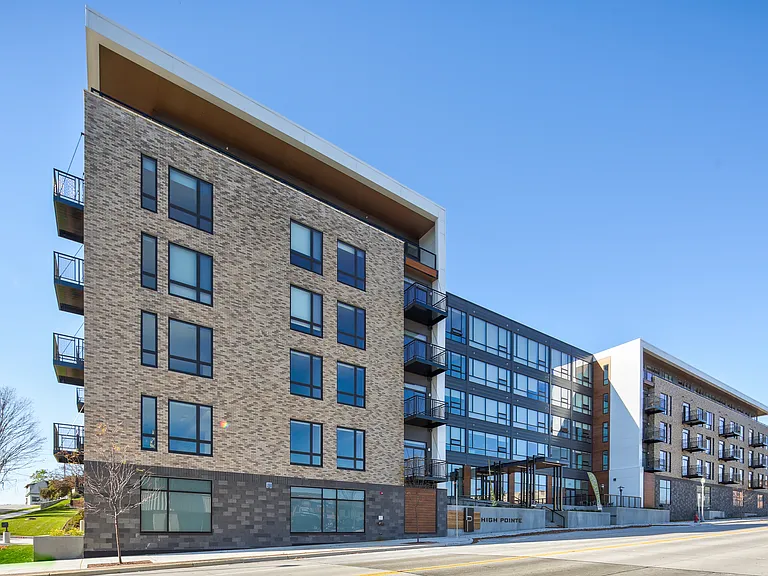 High Pointe Apartments — Photo 32