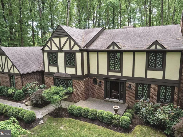 10217 Wendover Dr, Vienna, VA 22181