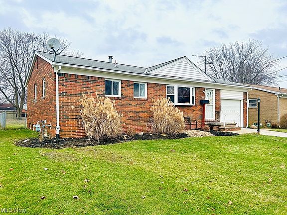3rd image of 830 Sherwood Dr