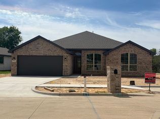 907 McAnear St, Cleburne, TX 76033