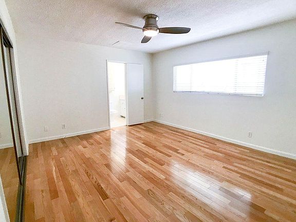 Bedroom w/ Bath