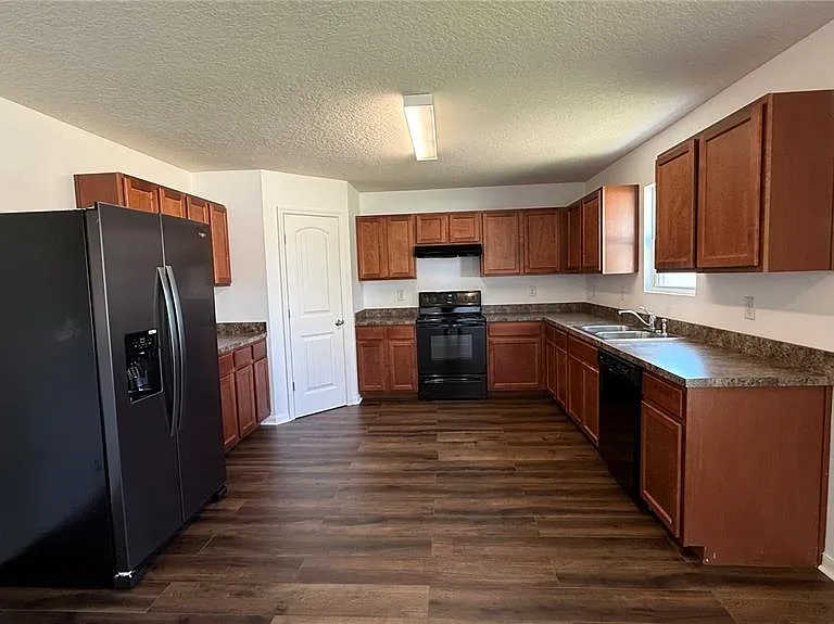 15 Renshaw Dr — Photo 7