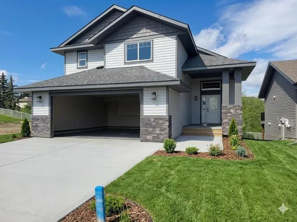 8 E Henners Pl, Lacombe, AB T4L 1Y9