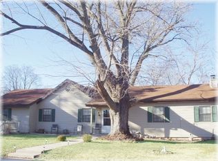 9511 Holy Cross Rd, Fairview Heights, IL 62208