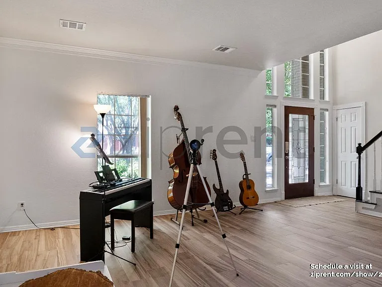 1406 Dapplegrey Ln — Photo 15