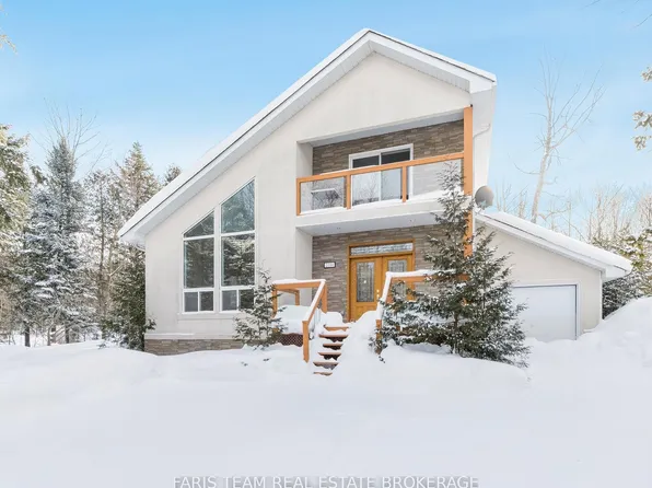 2384 Champlain Rd, Tiny, ON L9M 0C9