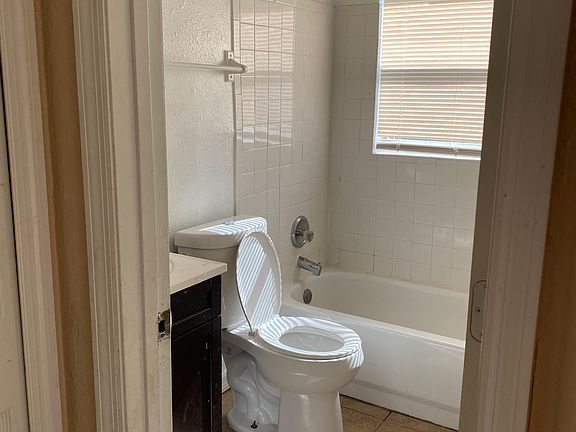 4th image of 801 Orange Grove Dr