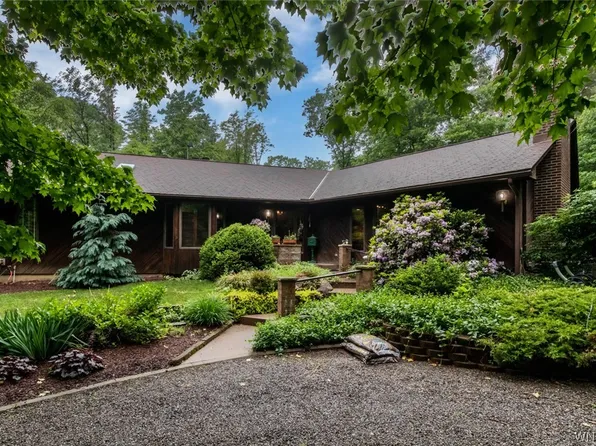 6776 Versailles Rd, Lake View, NY 14085