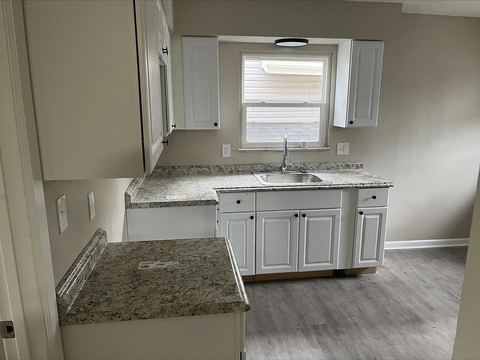 2 bed, 784 sqft, $1,000 — Photo 4