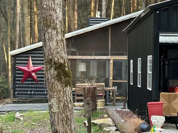 155 White Creek Ct, Deer Lodge, TN 37726