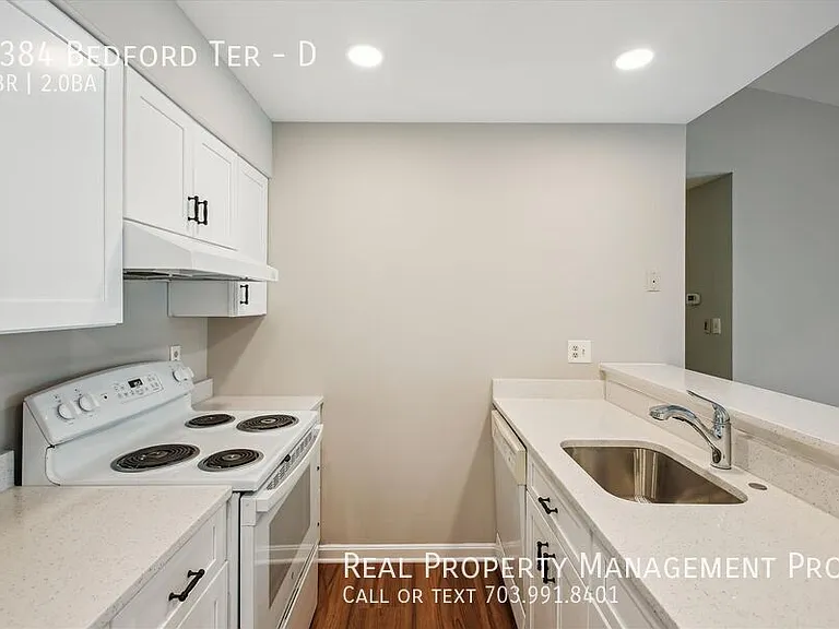 5384 Bedford Ter #D — Photo 8