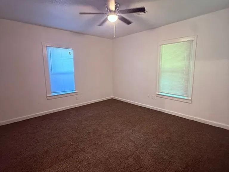 2401 McKenzie Ave — Photo 7