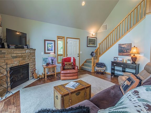 Nice sized great room with corner propane fireplace insert.