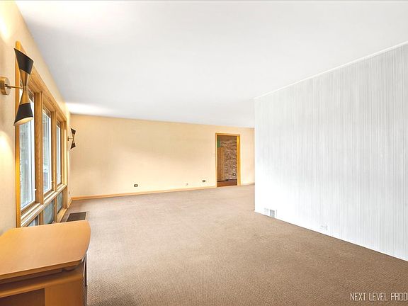 5th image of 241 Oakwood Dr