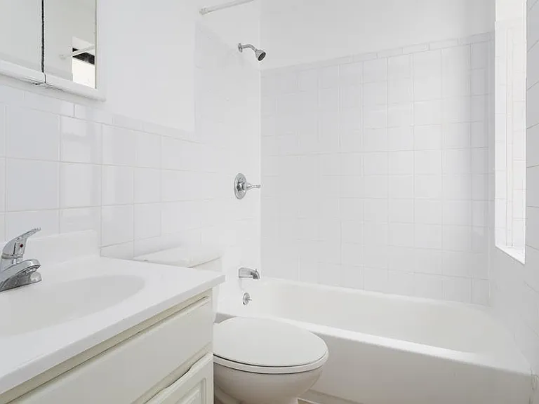 172 Delancey St #4B — Photo 8