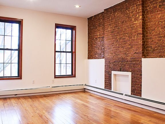 3rd image of 1097 Putnam Ave #2
